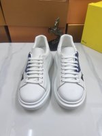 出厂价： Alexander Mcqueen 麦昆经典明星爆款百搭小白鞋，原版大底！新色不断更新面料：定制原版进口意大利丝绸牛皮内里：进口羊皮内里 垫脚大底：原