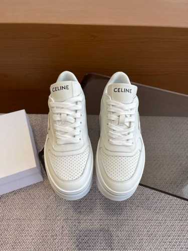 CELINE 赛琳 25ss最新 Block系列 厚底女款 休闲运动鞋TRIOMPHE 皮革贴饰，瞬间给这款 BLOCK 运动鞋注入了清新柔美的魅力，爱了爱了。
