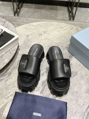 Prada 普拉达 24 春夏新款凉鞋系列 锯齿厚底魔术贴拖鞋 面料：哑光牛皮 垫脚：羊皮 大底：原版开模防滑大底 Size：35-39 40定做不退换