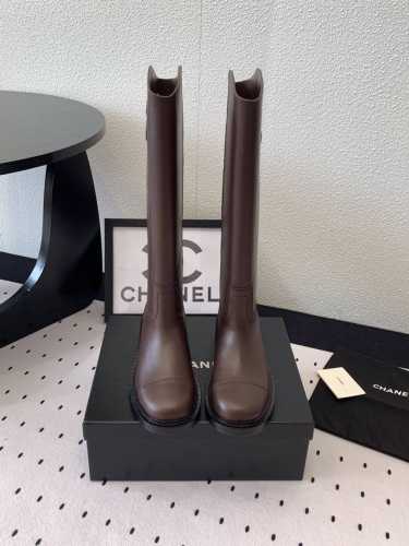 代购级别 Chanel新款经典大双c骑士靴 永恒的经典鞋柜里常青的系列单品 具有名媛气质 又带着一丝不经意的小复古 内里进口丝绸羊皮 意大利真皮大底 跟高：3C