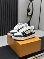 工厂直销 顶级版本 LV-路易威登-经典走秀新款空胶工艺 原版1：1开发复刻！！上脚非常舒适 奢侈用料，做工精细，中底印有欧洲制造英文字母鞋面由意大利进口小牛皮