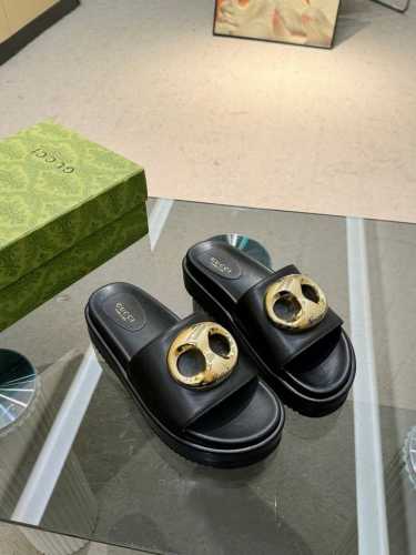 工厂价330 古驰Gucci最新限量厚底拖鞋 。顶级品质发售 购入正品开发 . 材质.工艺与原版一致 鞋面：牛皮 内里：透染羊皮 大底：意大利私模大底 码数：3