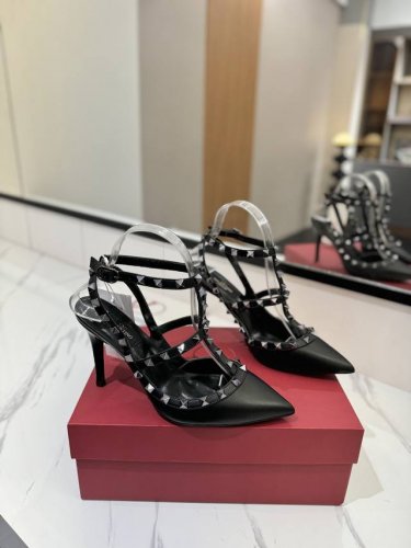 出厂价Pp： Valentino 华伦天奴铆钉 Vt经典环绕踝脚带铆钉凉鞋，历久弥新深入人心永不过时的必备单品顶级复刻！侧身弧线完美，原版开模定制不生锈铆钉 特