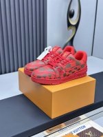 工厂直销 顶级版本 LV-路易威登-经典走秀新款空胶工艺 原版1：1开发复刻！！上脚非常舒适 奢侈用料，做工精细，中底印有欧洲制造英文字母鞋面由意大利进口小牛皮