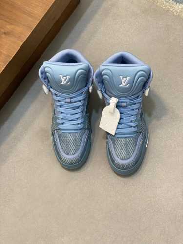 louis Vuitton 路易威登 -高端品质 原单 -鞋面：纳帕小牛皮冲孔拼接、3D缝制品牌logo图腾 -内里：帆布内里 -大底：双色tpr 橡胶；成型大