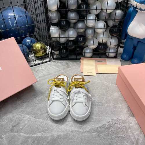出厂 Miumiu 缪缪 24Ss 新款秋冬季 休闲鞋，美到心坎上啦！ 柔软的真皮材质，触感细腻，亲肤舒适。 独特的设计，时尚又百搭，无论是搭配牛仔裤还是裙子，