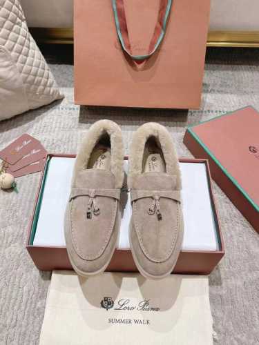 沙色 2024升级版本 主打12色 出厂女款 男款 对 新品发售，同款针织毛单鞋｜采用 Wish 羊皮面料制作｜鞋面采用独特针织面料制作工艺｜内里羊毛，垫脚水染