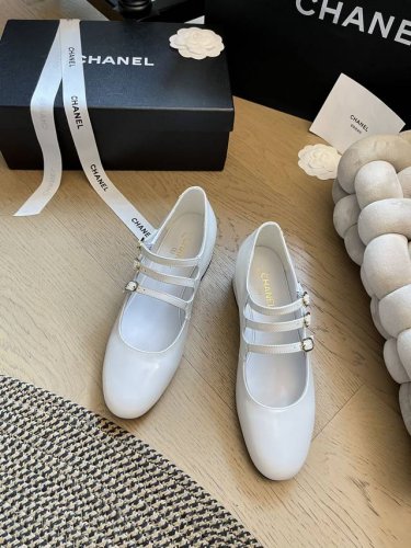Chanel 24A走秀款玛丽珍单鞋 鞋面：牛皮 内里：羊皮 内里：羊皮 真皮大底 码数:35-39 其他码数定做