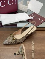 皮底+30Gucci2025尖头高跟凉鞋多刻面幻彩水晶G家新款gucc马衔扣露跟尖头浅口凉鞋猫跟gg多刻面幻彩水晶钻凉鞋鞋面：进口高档幻彩水钻+G G剌绣老花布