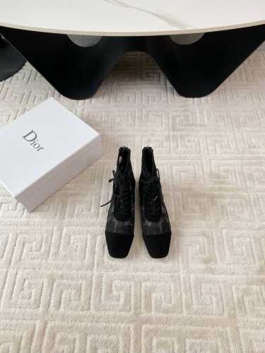 出厂 顶级品质dior Ss23 New Arrival～Cd 春夏蕾丝刺绣网靴新品 玫瑰花蕾丝刺绣，精致绝美的存在！ 鞋头麂皮材质，鞋底意大利进口牛皮材质！