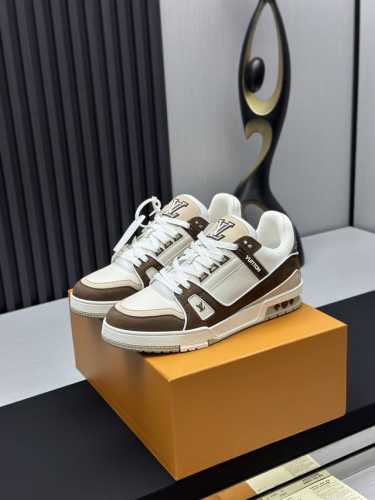 工厂直销 顶级版本 LV-路易威登-经典走秀新款空胶工艺 原版1：1开发复刻！！上脚非常舒适 奢侈用料，做工精细，中底印有欧洲制造英文字母鞋面由意大利进口小牛皮