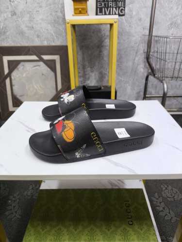 实价 情侣款 GUCCI-古奇 百搭休闲拖鞋，进口原版材质，羊皮内里 高档舒适，原版大底轻盈耐磨！纯手工制作，细节决定品质！37-44 35.36.46.47定