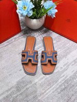 橙子出厂价 HERMES 爱马仕 夏季经典平底H拖鞋 旅游度假沙滩凉拖面料：帆布牛皮拼色码数：35-42