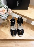 Saint Laurent 圣罗兰 年 早春 坡跟金色字母Logo渔夫鞋 Ysl标志、麻绳中底和内底。 收起 麻布 橡胶鞋底 码数：35-41 西班牙制造