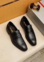 商品商标：Prada 普拉达 休闲皮鞋 正码码数: 38-44 45订制 商品材料：精选 进口头层小牛皮鞋面，进口水染牛皮内里。强烈立体视觉效果，原版大底 颜