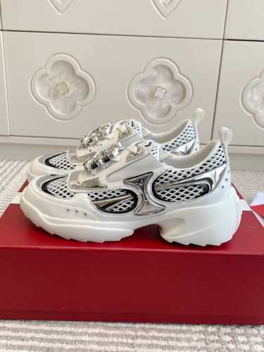 Roger vivier RV 25ss春夏新款Motor run 钻扣运动鞋顶级品质材质与工艺：原版牛皮革 漆皮拼织物 鞋面可拆卸闪钻饰扣 侧边弹力扣带 羊皮