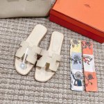 Hermes 爱马仕h拖鞋oran凉鞋系列时尚又百搭 超级舒服 每个细节都做到极致 原版swift小牛皮 原版1:1独家私模鞋面 原版真皮沿条大底 包装 每对鞋