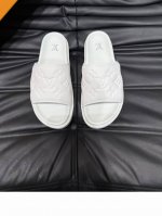 实价 38-45 45定做 Louis V*高端精品 奢品拖鞋，1:1高端品质，休闲阳光宽松舒适型，最高版本高品质精品，经夏季必入哦！