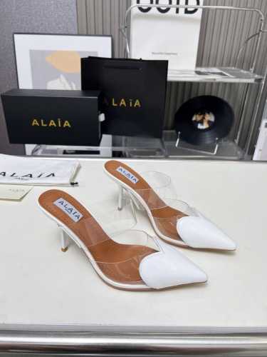 Alaia24新款透明一字带pvc拼漆皮爱心尖头包头高跟细跟凉鞋高跟鞋，面料：进口胶片 漆皮 内里垫脚：羊皮 码数：35到42 跟高9厘米 橡胶底 真皮底