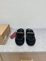 Mou 小众潮牌 24Ss秋冬新品 金扣厚底 毛拖 居家不失舒适与精致一双弹力厚底羊毛拖鞋慵懒而温暖 脚掌如同陷入了轻柔的拥抱中柔软的羊皮毛一体皮料结合无论外出