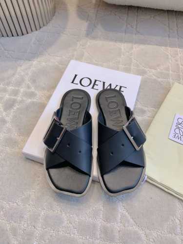 出厂价 Loew*新款交叉带搭扣拖鞋 高级又耐看 上脚超好看 随意皆可搭配 经典百搭款 鞋面牛皮 内里垫脚羊皮 意大利真皮大底 尺码35-39 40 41定做