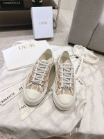 顶级版本 Dior迪奥walk'N系列 老花 刺绣 厚底帆布鞋 休闲运动鞋 原版购入开发 做货 这款 Walk'N'Dior 厚底运动鞋是一款时尚单品，提升该系