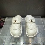 出 ～小香chane*24C早春菱格.书包扣勃肯拖鞋顶级品质 超个性斜方头半拖鞋 Eva厚底很轻便 好穿又百搭 鞋面：混种羊皮 内里 垫脚：羊皮 大底：原版菱格