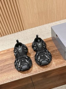 730【莞产】Balenciaga 巴黎世家 3Xl Extreme Lace 绑带做旧款网布舒适百搭休闲鞋 3Xl之前穿了的绑带款，缺点是鞋带总是松， 丢了好