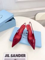 Prada 普拉达 24 专柜走秀款saffiano尖头压纹漆皮露跟凉鞋系列 鞋面：高定制压纹牛漆皮 内里：进口水染羊皮 大底：原版意大利真皮大底 跟高：7.5