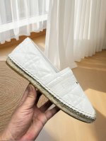 冲量价:迪奥25Ssdior Granville草编渔夫鞋鞋面：饰以“Christiandior”棉质刺绣工艺：纯手工缝制麻绳大底内里：进口柔软透气绵羊内里加垫
