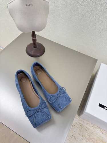 Jacquemus25ss方头蝴蝶结单鞋牛仔蓝个性突出 鲜明格调 面料 小牛皮内里 小羊皮大底 意大利真皮大底码数 35 36 37 38 39 40 41