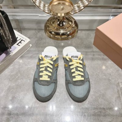 出厂拖鞋 代购级别独家首发miumiu缪缪透气网布休闲鞋2025春夏新款英伦风系带miumiu秀场工艺来自miu Miu系列的细节特写 新季多色 拼色拼接潮流要