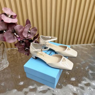 高版本 Prada 新品专柜新款玛丽珍凉鞋 单鞋 系列上新 高版本 鞋面：原版定制牛漆皮 内里：特定混种羊皮内里大底：原版开模真皮大底 跟高:3.5cm鞋码: