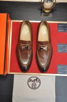 出厂价 爱马仕 Hermes 羊皮内里 意大利顶级奢侈他不追求新奇的款式和华丽的色彩，以其完美无瑕、优雅、经典的风格吸引着成功男士的青睐正装皮鞋 这款非常非常舒