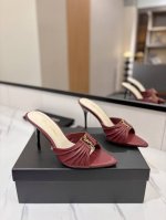 出厂价： YSL SAINT LAURENT* 夏季新品 金属头优雅大气高跟凉鞋 2025全新春夏系列后带方扣高跟凉鞋 ！ 尖头高跟拖鞋淡淡的夏日里怎么少得了一