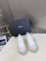 Prada 普拉达 24Ss秋冬厚底球鞋 帆布鞋 科技帆布最新黑科技 相隔几年prada又给我们带来好看的饼干鞋了 时髦精绝对不能错过的必入款 没有任何繁杂装饰