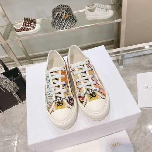 WALK'N刺绣鞋 内里全绵羊皮里 Size：35-41 41定做不退换 颜色太多，部分颜色定做不退换