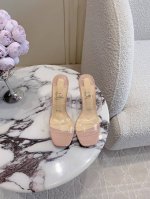 出厂价 Christian Loubouti* 新款透明一字带高跟拖鞋 经典百搭款 流畅的曲线勾勒曼妙风情 尽显性感风姿 万年经典款 鞋面pvc透明材质 垫脚羊
