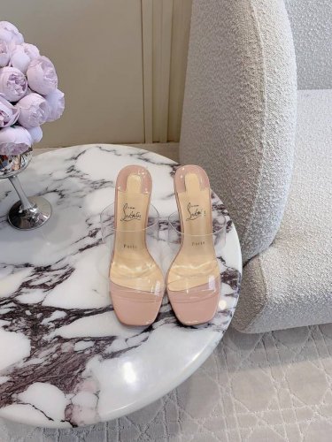 出厂价 Christian Loubouti* 新款透明一字带高跟拖鞋 经典百搭款 流畅的曲线勾勒曼妙风情 尽显性感风姿 万年经典款 鞋面pvc透明材质 垫脚羊
