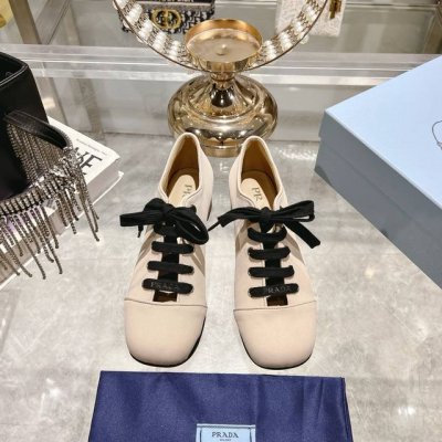 出厂 市面最高版本 Prada 普拉达25春夏新款单鞋 时髦精绝对不能错过的必入款 简单好搭 质感极好的vintage感 纯粹和极简做的利落又诗意采用原版定制面