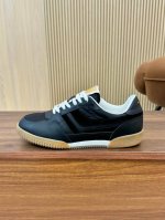 出厂价 汤姆 TOM FORD 美国时尚轻奢2025爆款款size：39-45TOM FORD来自欧美品牌，贸易原单，国内罕见，不易撞款 春夏穿到秋冬，跨越温差
