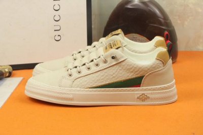 工厂价 高品质 Gucci 古奇新款上市著名奢侈品牌，专柜同步更新，意大利男鞋时尚杂志季刊封面主推款！鞋面采用意大利进口小牛皮，羊皮内里。原版防滑橡胶大底，上脚