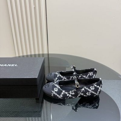 厂价360 chane*｜小香25S早春新品 拼色方头丽珍鞋 本年度最美玛丽珍鞋 无法抗拒的高级与优雅 无论是搭配牛仔裤百褶裙 还是穿去较正式场合都可以的。 秋