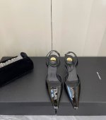 SAINT LAUREN* 春夏大热金属垫系列高跟拖鞋今年大热的复古金垫配经典字母跟 高雅性感并存 收男也收女的YSL 女人的刑具 值得每一个女性入手 鞋面：定