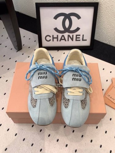 p330 Miumiu新款早春休闲鞋 这款系列超喜欢了 上脚舒适轻便 时尚少女设计随便搭配 进口鹿皮马毛鞋面 原版透气布内里 原版耐磨橡胶大底 Size: 35