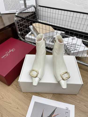 代购级roger Vivie*新款方扣猫跟尖头短靴 优雅精致 脚感舒适 上脚精致又减龄 鞋面：真丝 牛皮 原版开模钻扣 垫脚：顶级混种羊皮 大底：意大利真皮大底