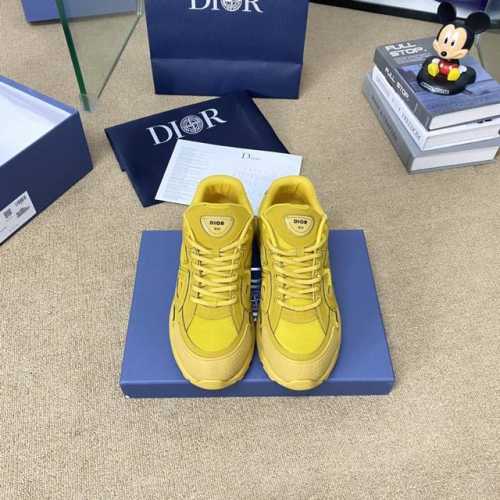 p440 最新上线Dior品牌大使王俊凯精彩演绎迪奥全新B30运动鞋，以现代线条和科技面料打造灵动休闲格调。全新运动鞋顺应复古市场的趋势的Dadshoes风格鞋