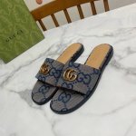 灰蓝 Gucci 古奇 扣 粗跟一字凉拖鞋，经典马鞍扣搭配，一贯的时尚.简约.大气.百搭 鞋面为刺绣牛仔布，里垫为水染牛皮，真皮大底，原版开发五金饰扣 码数：3
