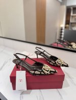华伦天奴VALENTINO最新款Valentino GaravaniV标志后系带高跟鞋，配以VLogo Signature装饰-铂金色调VLogoSignatu