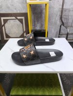 实价 情侣款 GUCCI-古奇 百搭休闲拖鞋，进口原版材质，羊皮内里 高档舒适，原版大底轻盈耐磨！纯手工制作，细节决定品质！37-44 35.36.46.47定